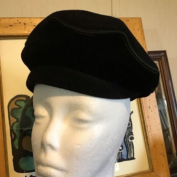 Hat. Ladies￼ Vintage wool. ￼ From estate sale￼ - Picture 1 of 3